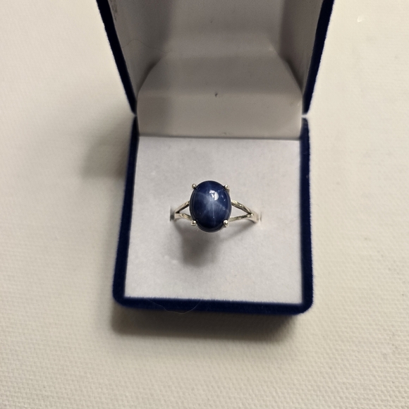 COSTUME JEWLERY Glamorous Lab Made Blue Star Sapphire On Silver Band Size 8.25 - Picture 4 of 13